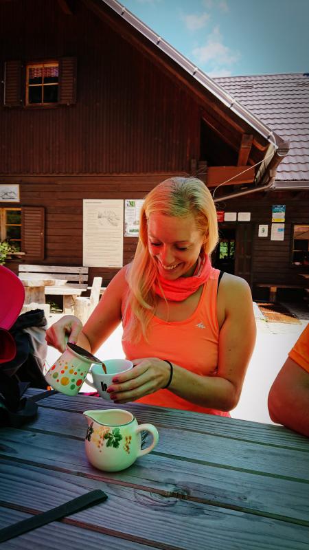 SARA ŽVIKART